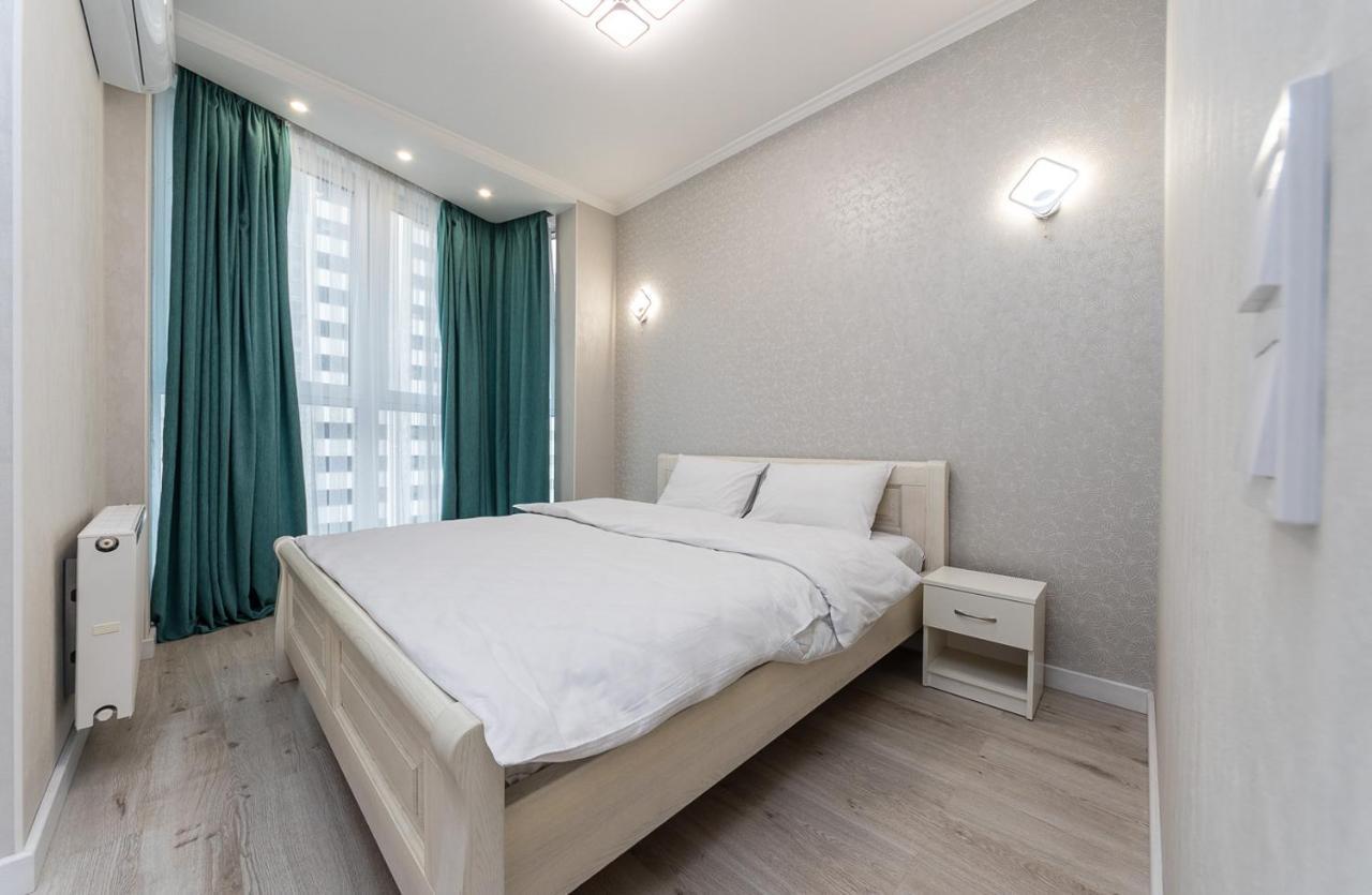Flatrent Drahomanova 2A Apartment Kiev Exterior foto