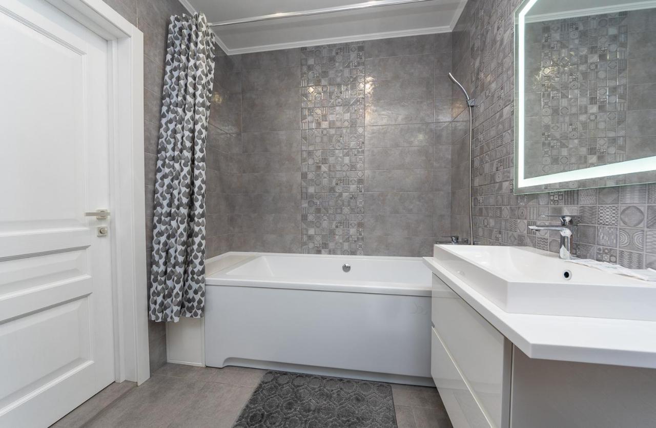 Flatrent Drahomanova 2A Apartment Kiev Exterior foto